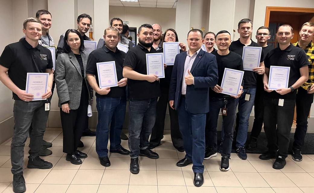 Вручение сертификатов от компании «Лин Консалт» о прохождении обучения по Бережливому производству